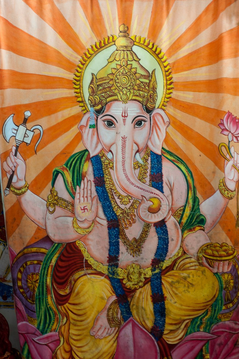 大象的绘画朝向神Ganesh，在屏幕上，在Kovil村庄，在Tirukovil，斯里兰卡。 2010年5月29日。 作者 不明