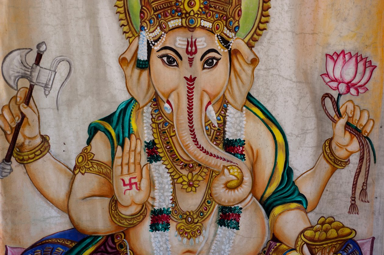 大象的绘画朝向神Ganesh，在屏幕上，在Kovil村庄，在Tirukovil，斯里兰卡。 2010年5月29日。 作者 不明