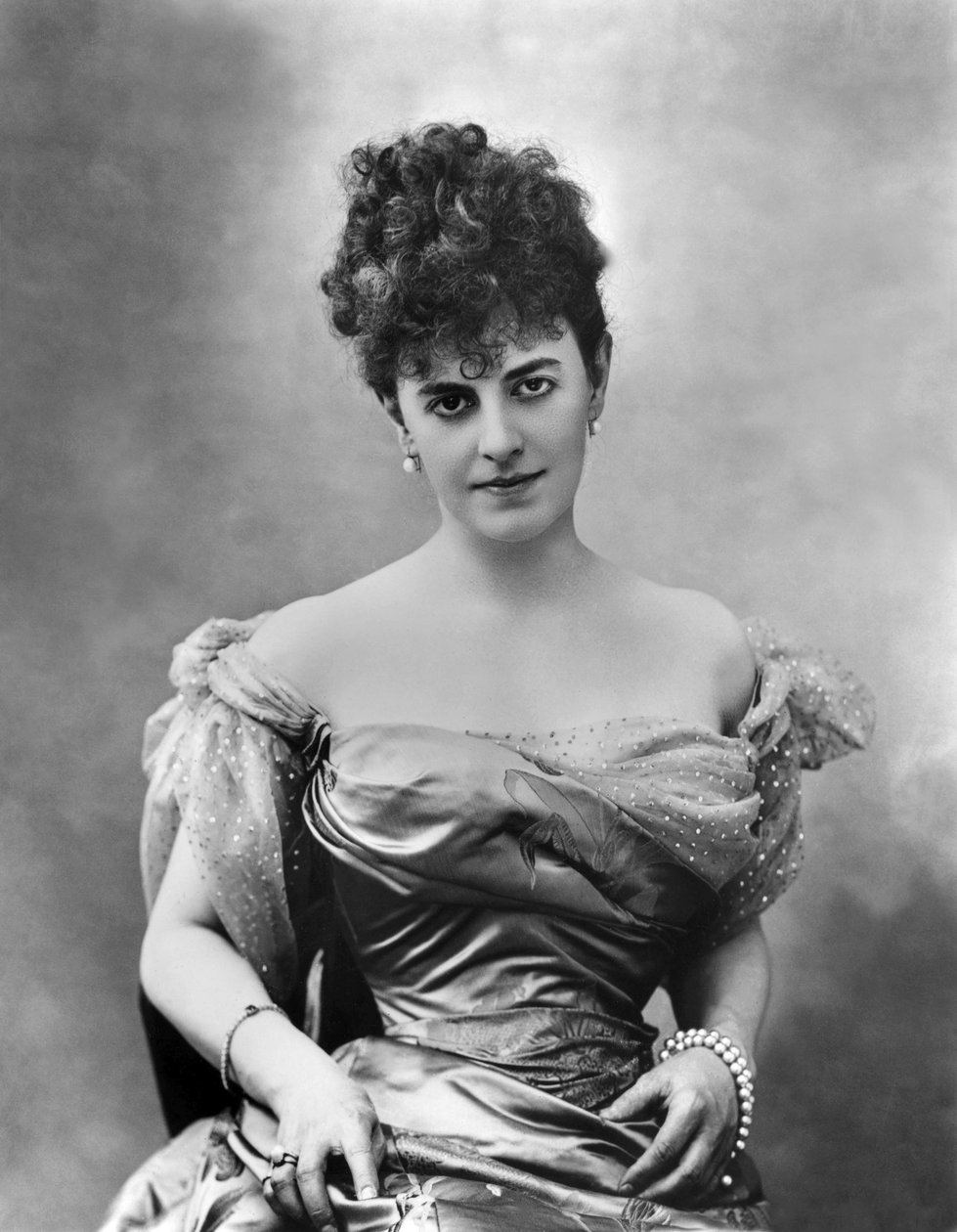 伊丽莎白Riquet de Caraman-Chimay，Greffulhe（1860-1952）法国社交名流和贵族的伯爵夫人。纳达尔拍摄于1895年5月30日 作者 不明
