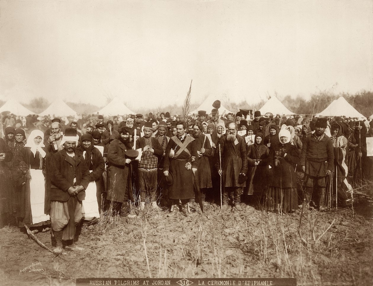 俄罗斯朝圣者在约旦河，准备顿悟庆祝，1898年至1911年 作者 美国摄影师