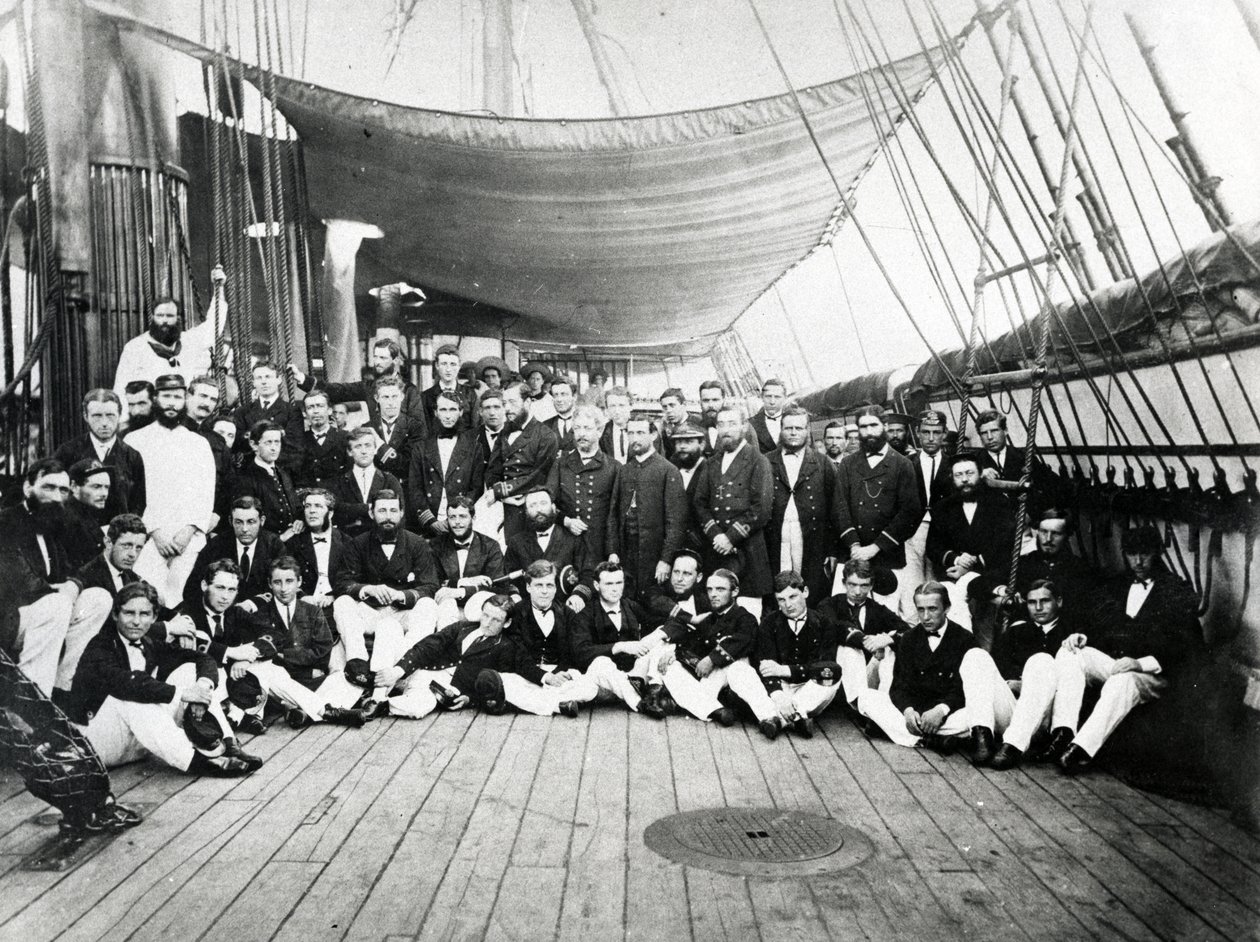 甲板上的英国海军军官，1870年 作者 英国摄影师