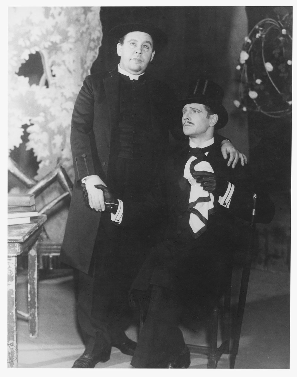 1934年2月5日，奥斯卡·王尔德（1854-1900）在旧维克剧院，查尔斯·劳顿饰演佳能Chasuble和罗杰·利弗西作为约翰·沃辛的重要性 作者 英国摄影师