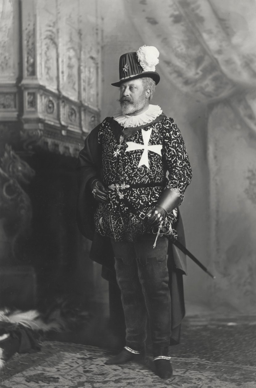 威尔士亲王，1897年7月3日，在Devonshire House Ball，在伦敦皮卡迪利的Devonshire House举行的马耳他骑士医院大师服装 作者 拉斐特工作室