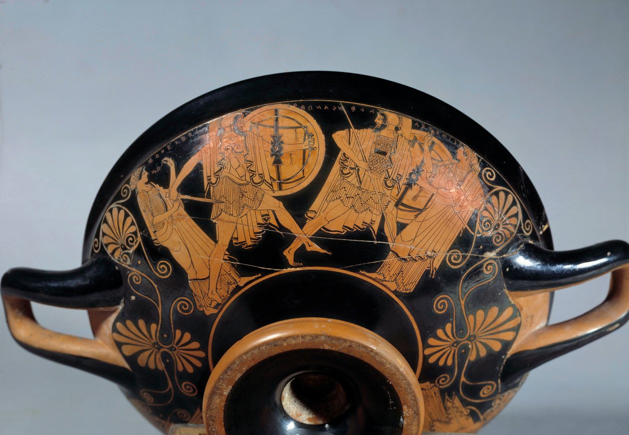 Greek antiquite: Attic cup with red figures representing a scene of the Trojan War: the duel of Menelas and Paris. Artemis attends the duel. Painting attributed to Douris. Around 490-480 BC 作者 （attr.to）杜里斯