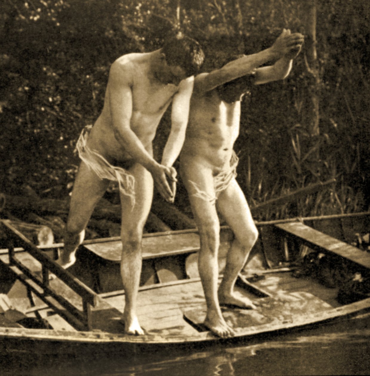 乘坐划艇，c.1910（棕褐色照片） 作者 不明