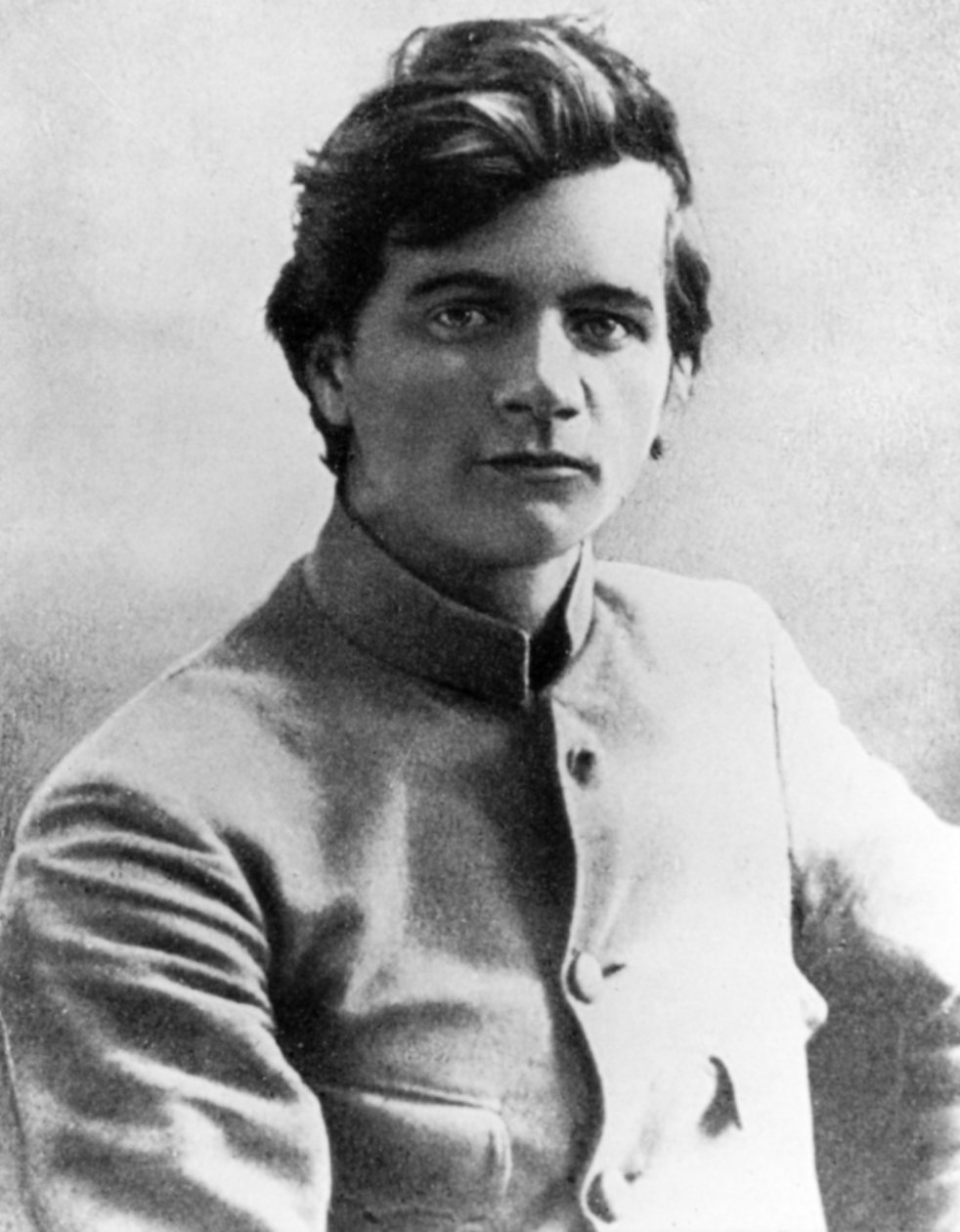 苏联作家安德烈·普拉托诺维奇·克利门托夫（Andrei Platonovich Klimentov），以他的笔名更为人所知，安德烈·普拉托诺夫（Andrei Platonov，1899-1951）。 作者 不明