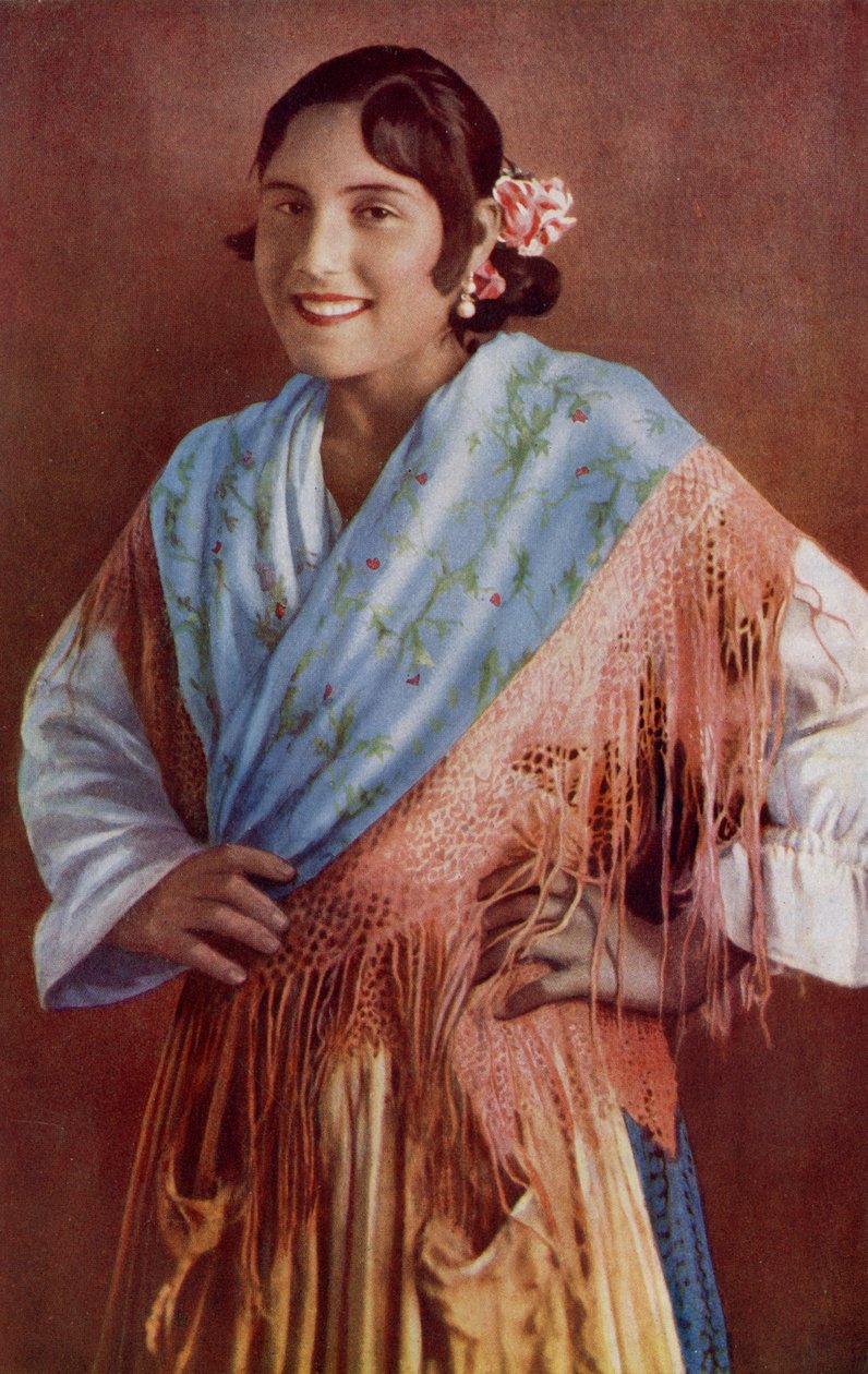 西班牙。西班牙Señorita明亮的眼睛和迷人的微笑穿着典型的衣服。 1920 作者 不明
