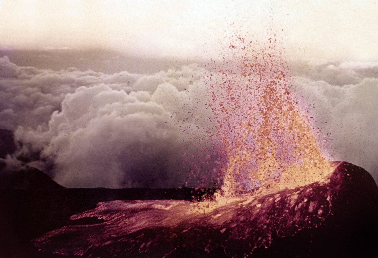 火山喷发，Piton de la Fournaise 作者 不明