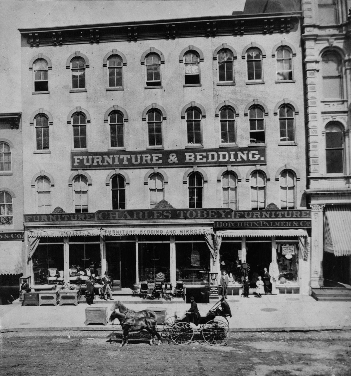 查尔斯托比家具和床上用品在芝加哥州街道87-89-91，c.1869 作者 美国摄影师