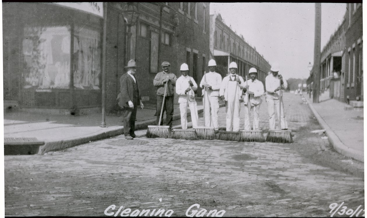 City Street Cleaning Gang，费城，c.1920 作者 美国摄影师