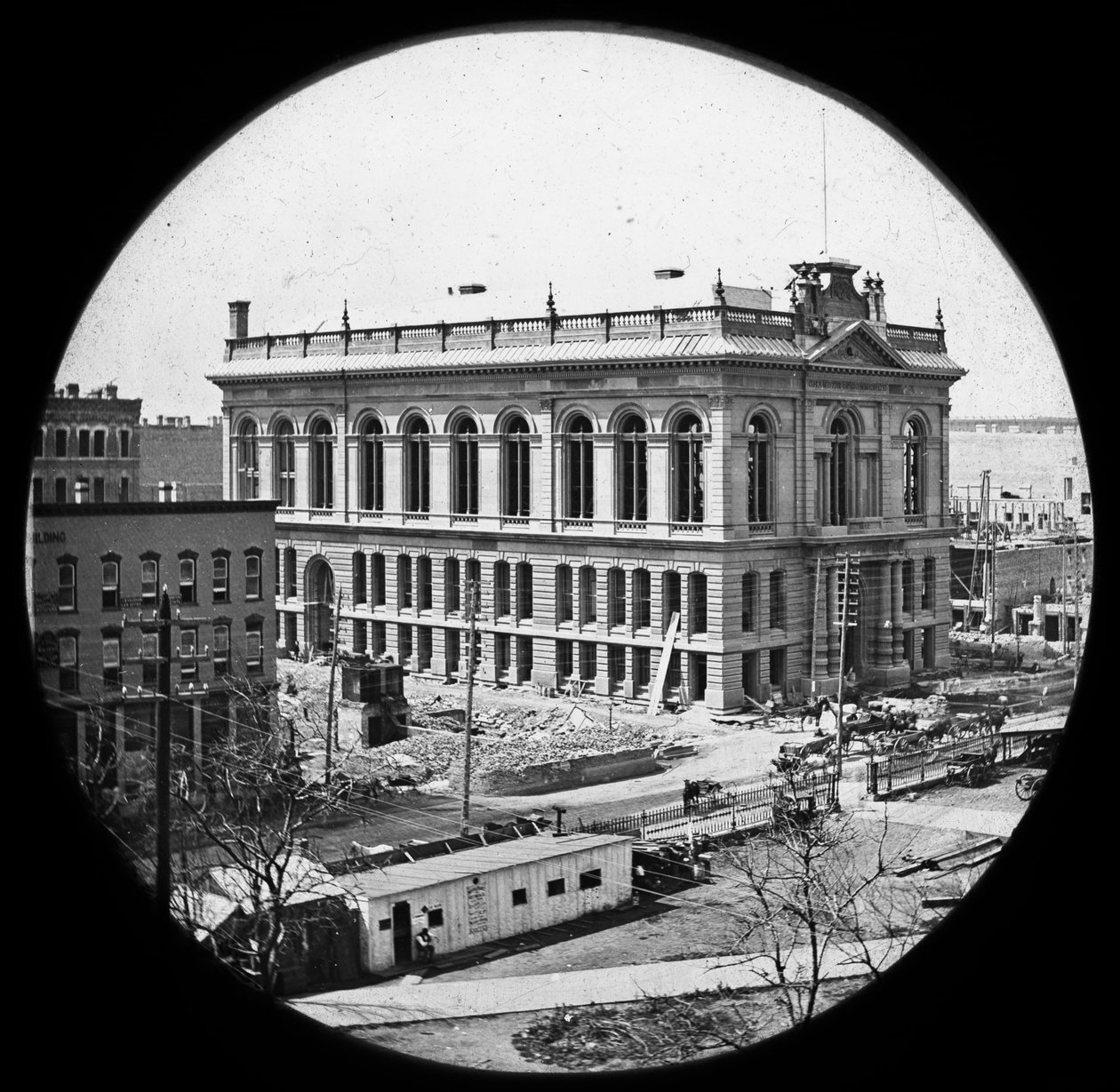 在芝加哥大火之后重建商会，c.1872（玻璃灯笼幻灯片） 作者 美国摄影师