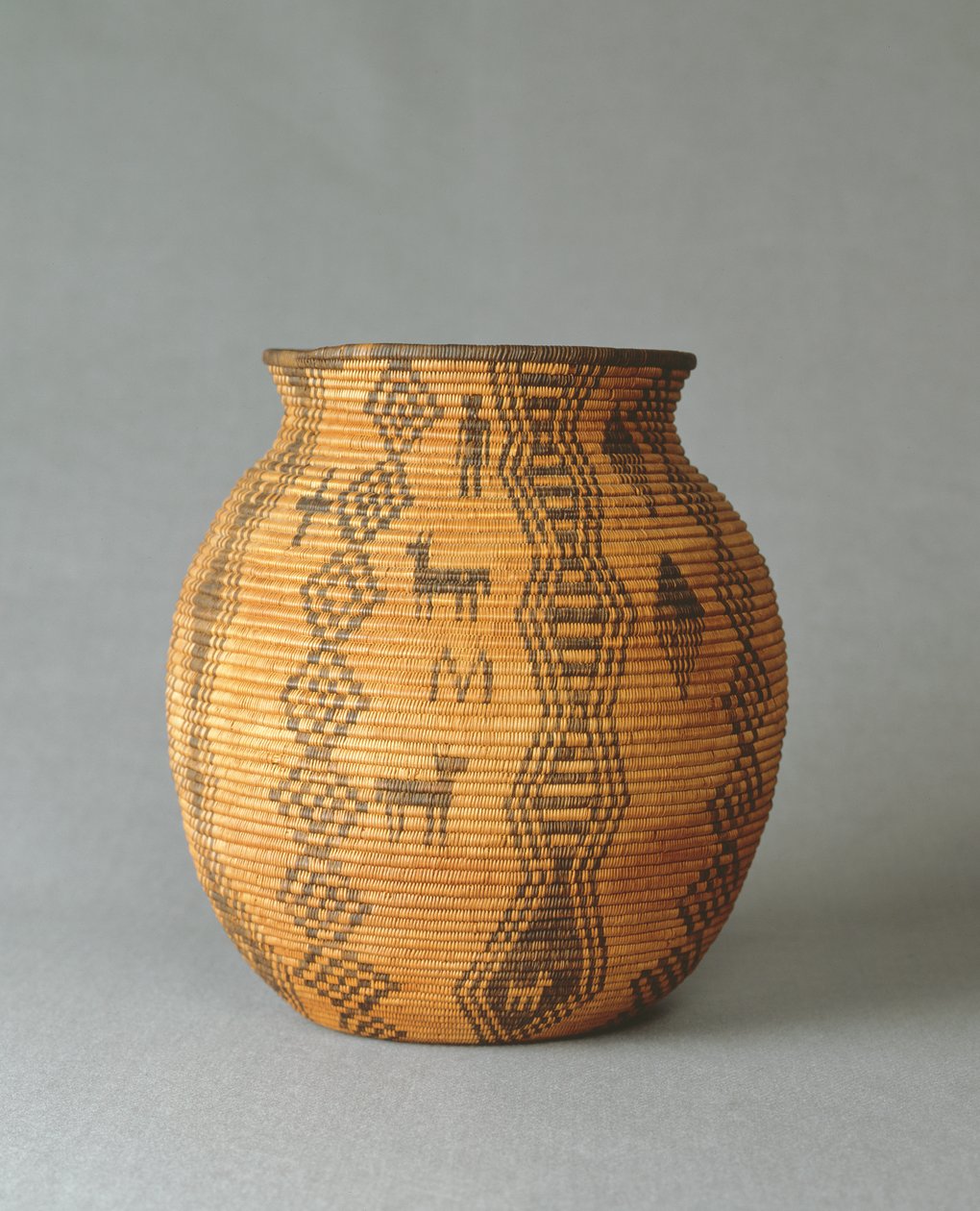 篮子，c.1890（编织纤维） 作者 美国学校