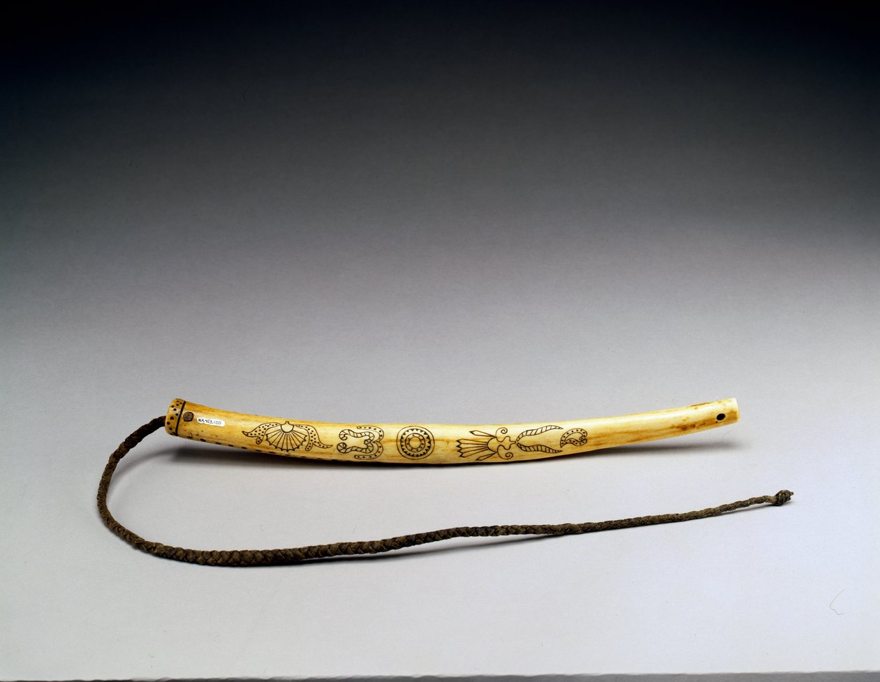 Quirt，刻麋鹿角，Crow Nation，c.1840（骨头）（另见434925） 作者 美国学校