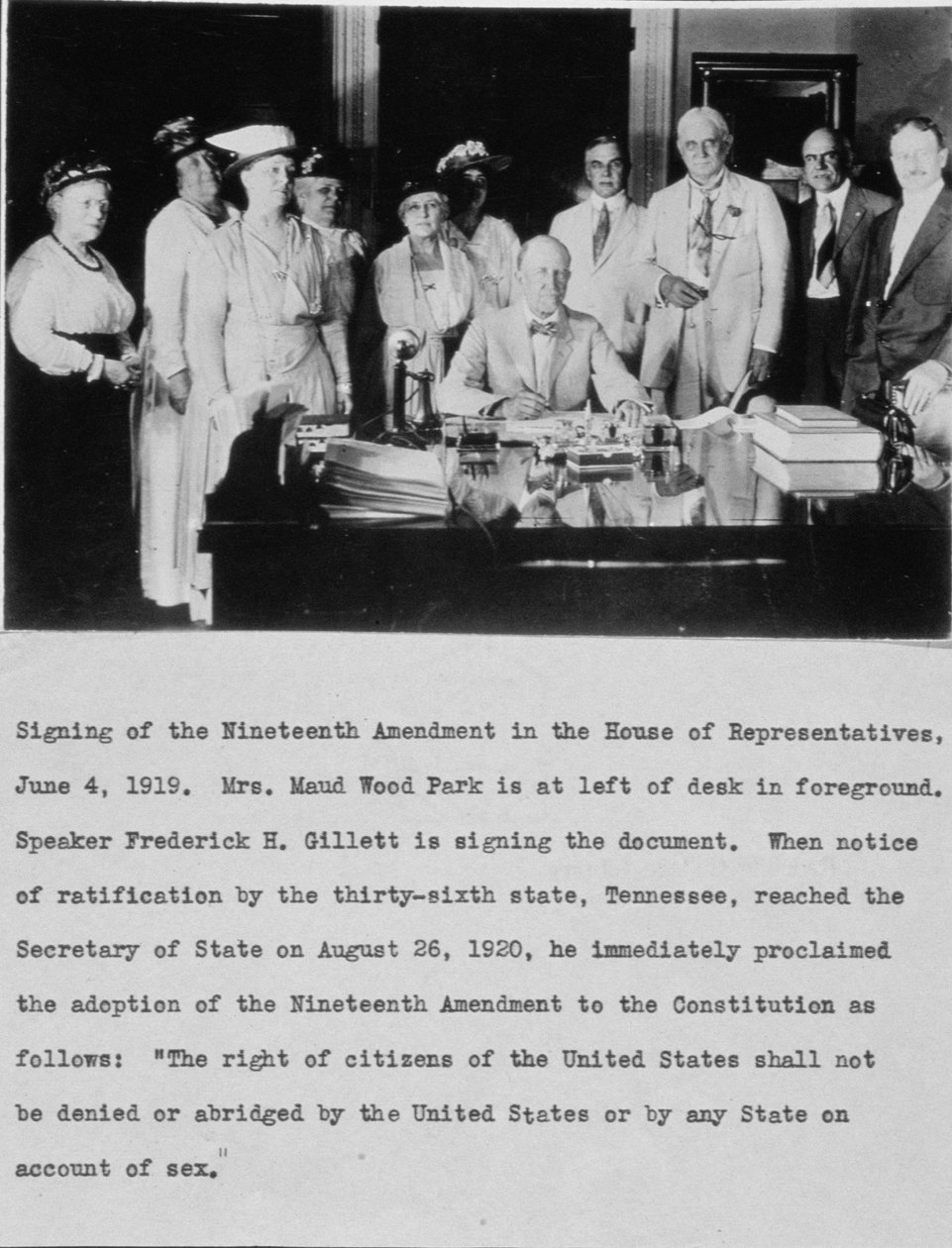 1919年6月4日签署第十九修正案 作者 美国学校