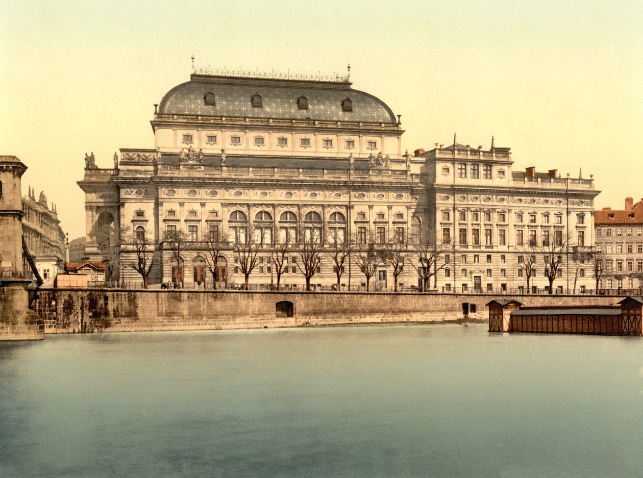 国家剧院在布拉格，酒吧。 c.1890  -  1900（彩色石版画） 作者 英国摄影师