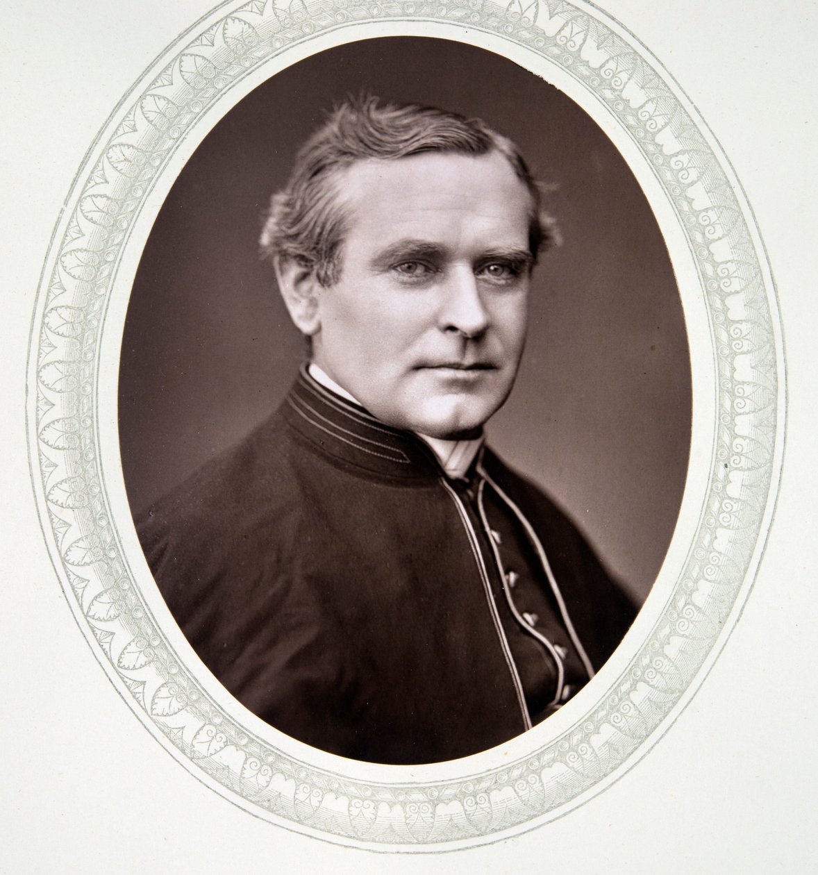 右转Monsignor Capel 作者 英国摄影师