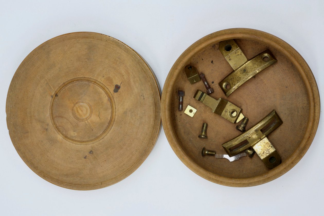 Cumming Clock上的支架，c.1767（金属） 作者 英语学校