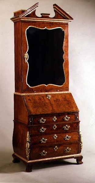 乔治一世局书柜与炸弹面，c.1720（核桃和包裹镀金） 作者 英语学校