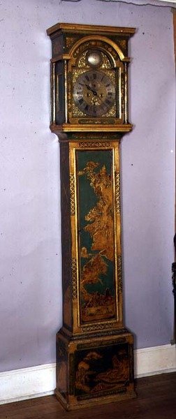 祖父钟，装饰着镀金中国风，黄铜表盘由爱德华东（漆器） 作者 英语学校