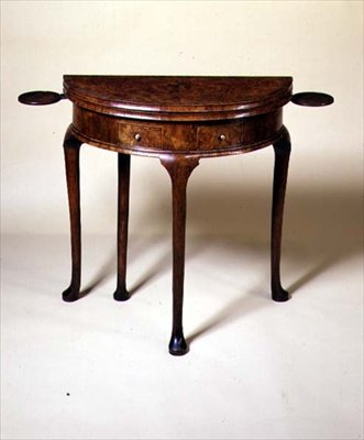 安妮女王卡桌脚垫，1710（胡桃木） 作者 英语学校