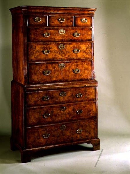 安妮女王高男，1710（胡桃木） 作者 英语学校