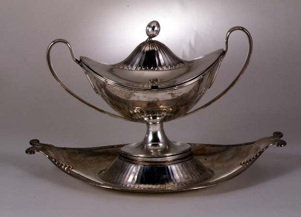 酱船，刻有John Bludgen爵士的怀抱，1780（银色） 作者 英语学校