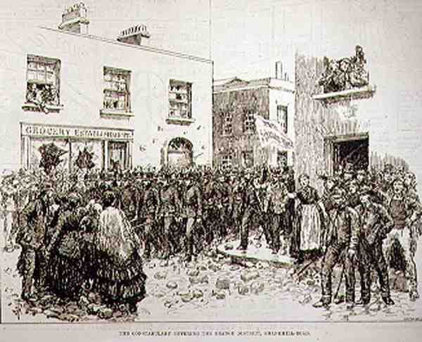 贝尔法斯特的骚乱：警察从1886年6月19日的伦敦新闻画报进入Shankhill路橙色区 作者 英语学校