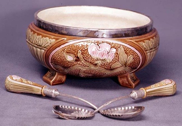 Wedgwood Maiolica沙拉碗，汤匙和叉子，c.1880（陶瓷） 作者 英语学校