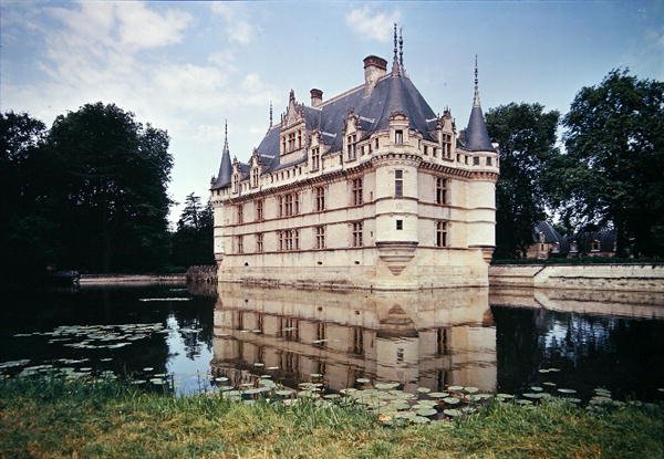 Chateau dAzay-le-Rideau的视图，为Gilles Berthelot建造，1518-27 作者 法语学校