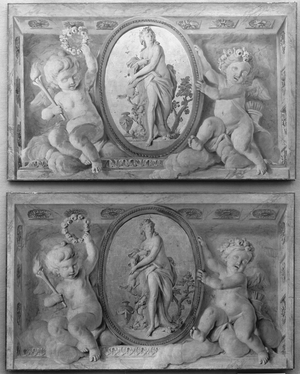 一对门上有戴安娜或仙女的椭圆形奖章，由阿莫里尼支撑，1770-90。 作者 18世纪。法国画家