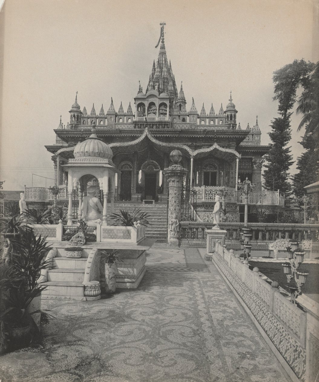 Pareshnath，耆那教寺庙，加尔各答，约1890年代。 作者 AWAPlâtéStudio