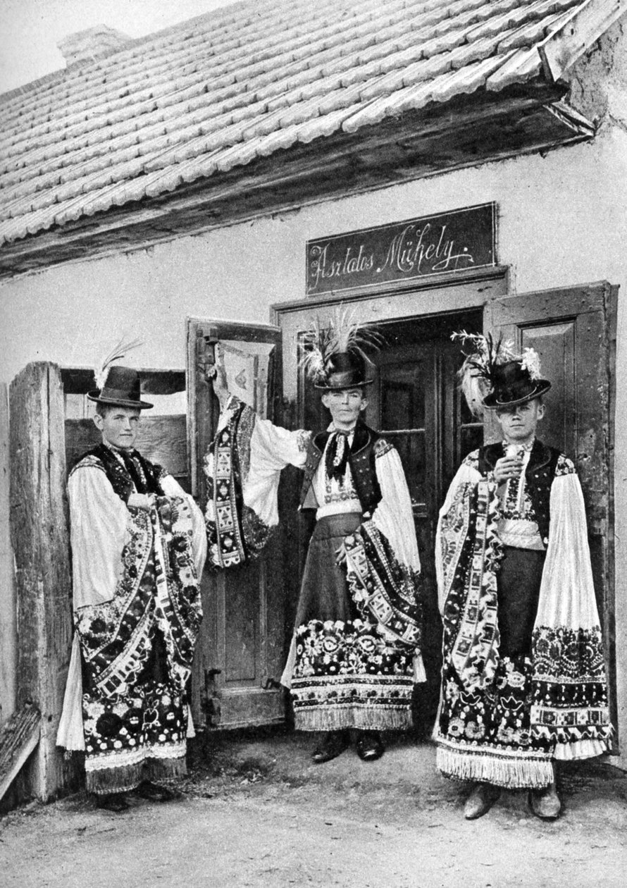 1926年，年轻的祭司在匈牙利农村的服装中。 作者 AW卡特勒
