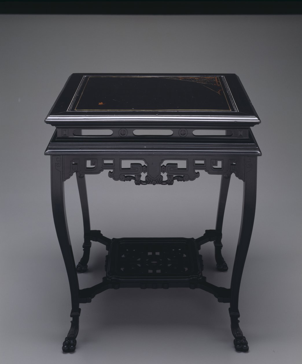 桌子，约1880年（木材和镶嵌物） 作者 A.和H. Lejambre