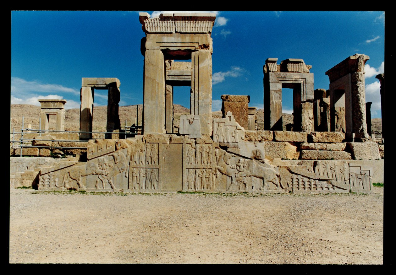 Tachara（Darius私人宫殿）的西立面，建于公元前485年，在公元前3，60  -  50年由Artaxerxes III增建的楼梯 作者 阿契美尼德