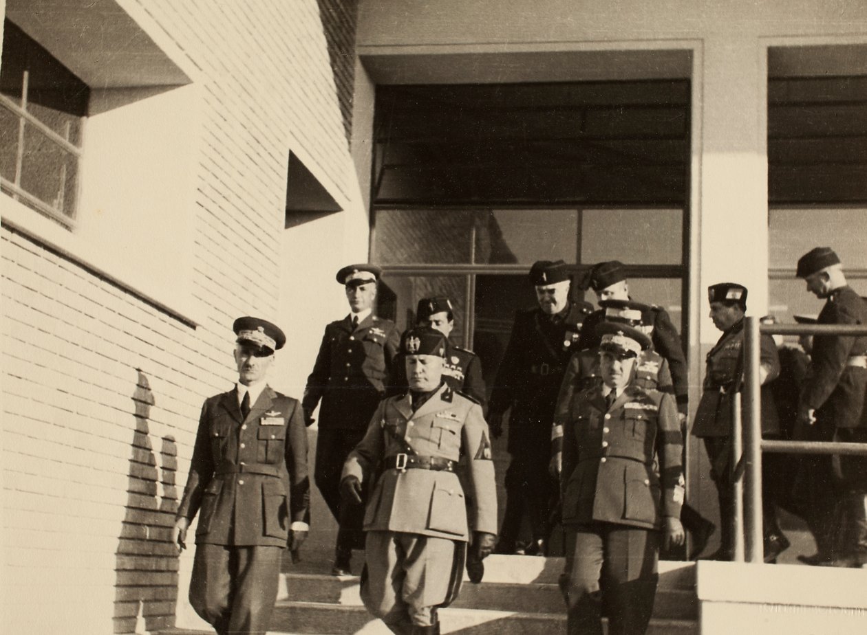 博洛尼亚皇家机场“Fausto Pesci”大楼落成典礼，由 Mauro Toschi fu Ulisse 公司建造，贝尼托·墨索里尼公爵出席，1936 年 10 月 24 日（黑白照片） 作者 阿基里·维拉尼（Achille Villani）