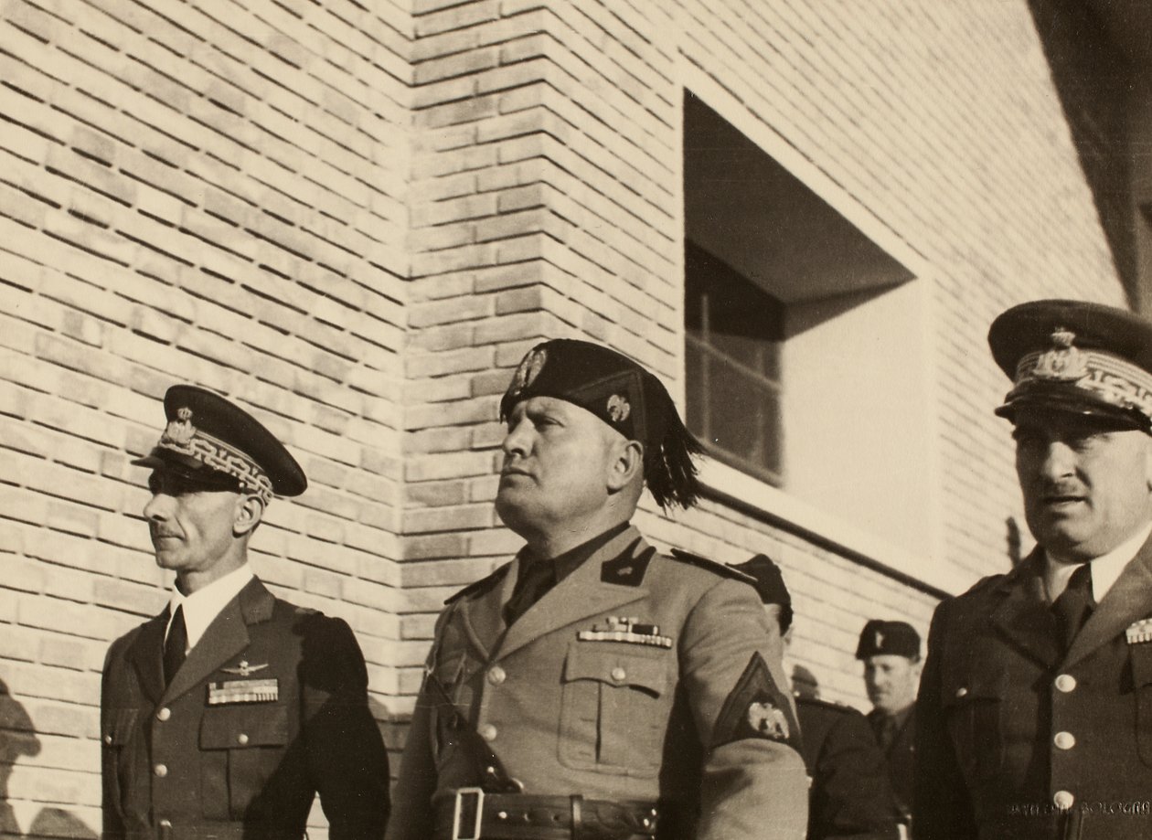 博洛尼亚皇家机场“Fausto Pesci”大楼落成典礼，由 Mauro Toschi fu Ulisse 公司建造，贝尼托·墨索里尼公爵出席，1936 年 10 月 24 日（黑白照片） 作者 阿基里·维拉尼（Achille Villani）