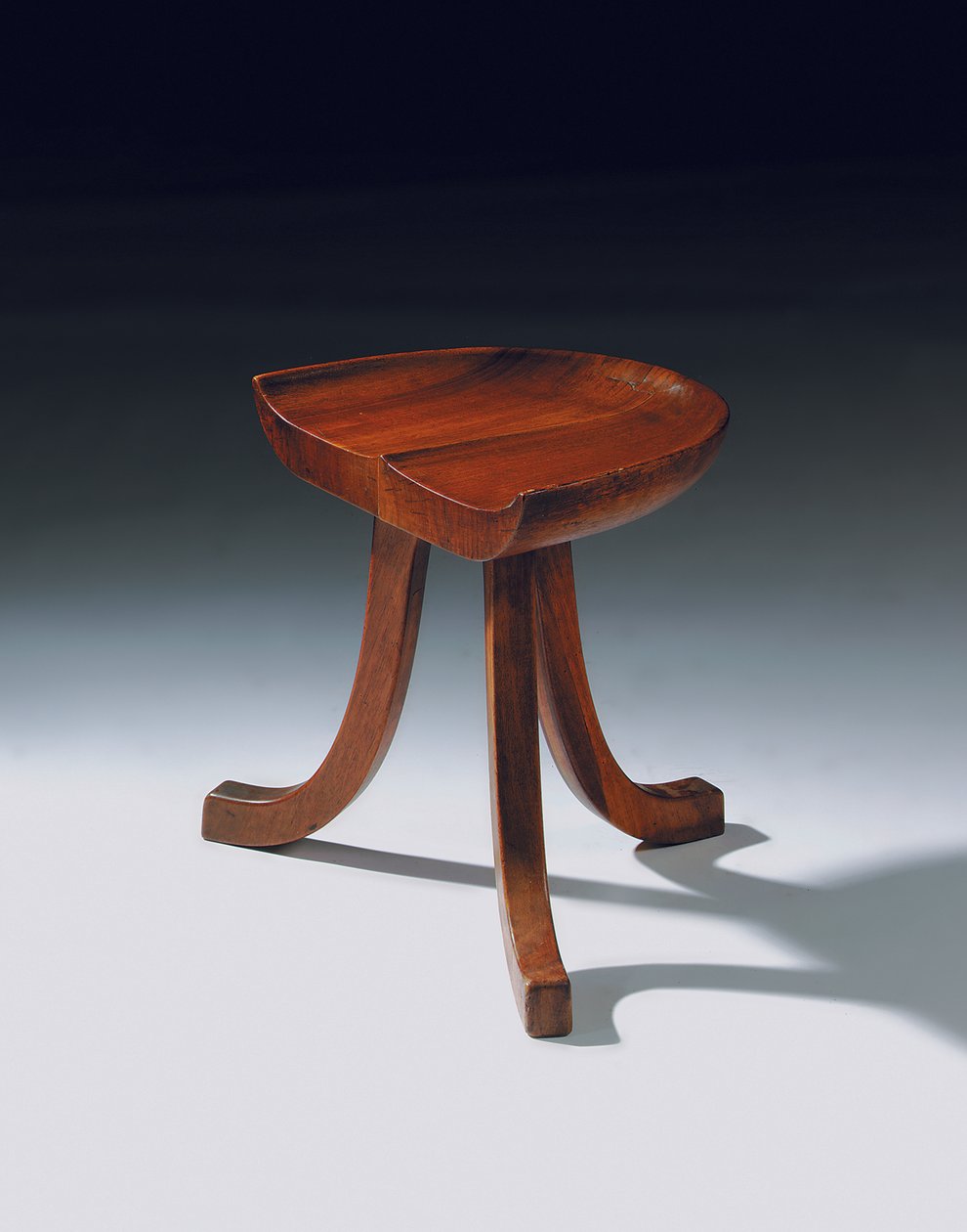三足凳，c.1903年（樱桃木） 作者 阿道夫·卢斯（Adolf Loos）