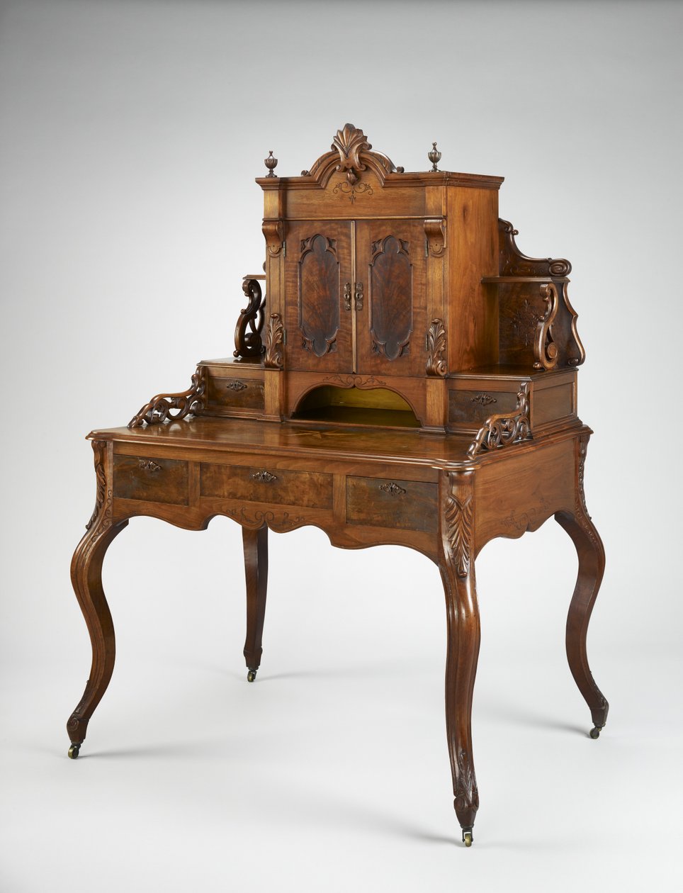 桌子，c。 1870-1880（核桃和枫树;松树） 作者 阿道夫·肯本（Adolph Kempen）