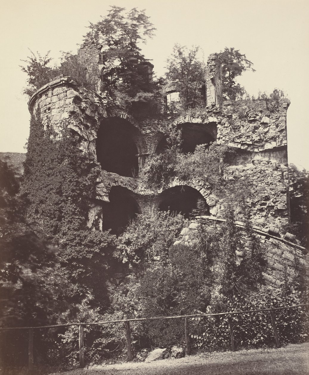 爆炸塔，海德堡城堡，约 1865 年（照片1865 年（照片） 作者 阿道夫·布劳恩（Adolphe Braun）