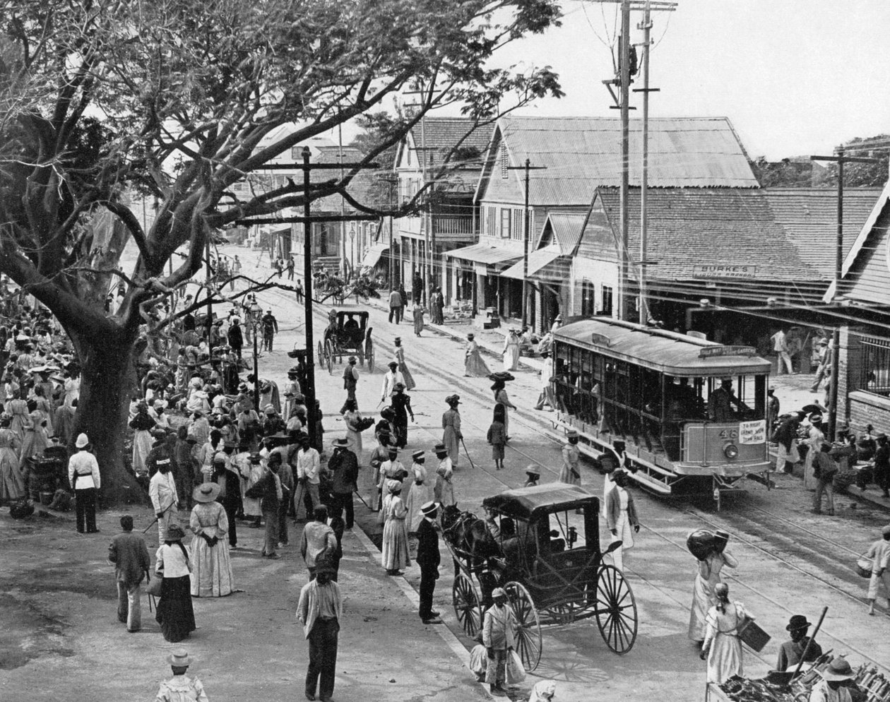 银禧集市广场，牙买加金斯敦，约1905年。 作者 阿道夫·杜珀利和儿子