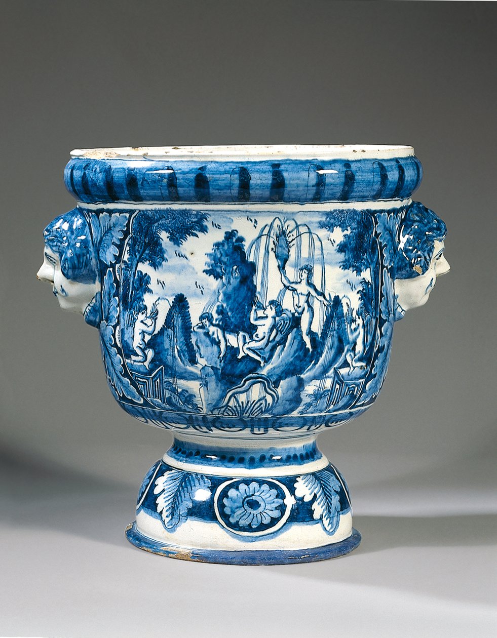 代尔夫特青花瓷两手神话基座花园骨灰盒 作者 阿德里安（fl.1868 d.1701）（attr.to）考克斯（Kocks）