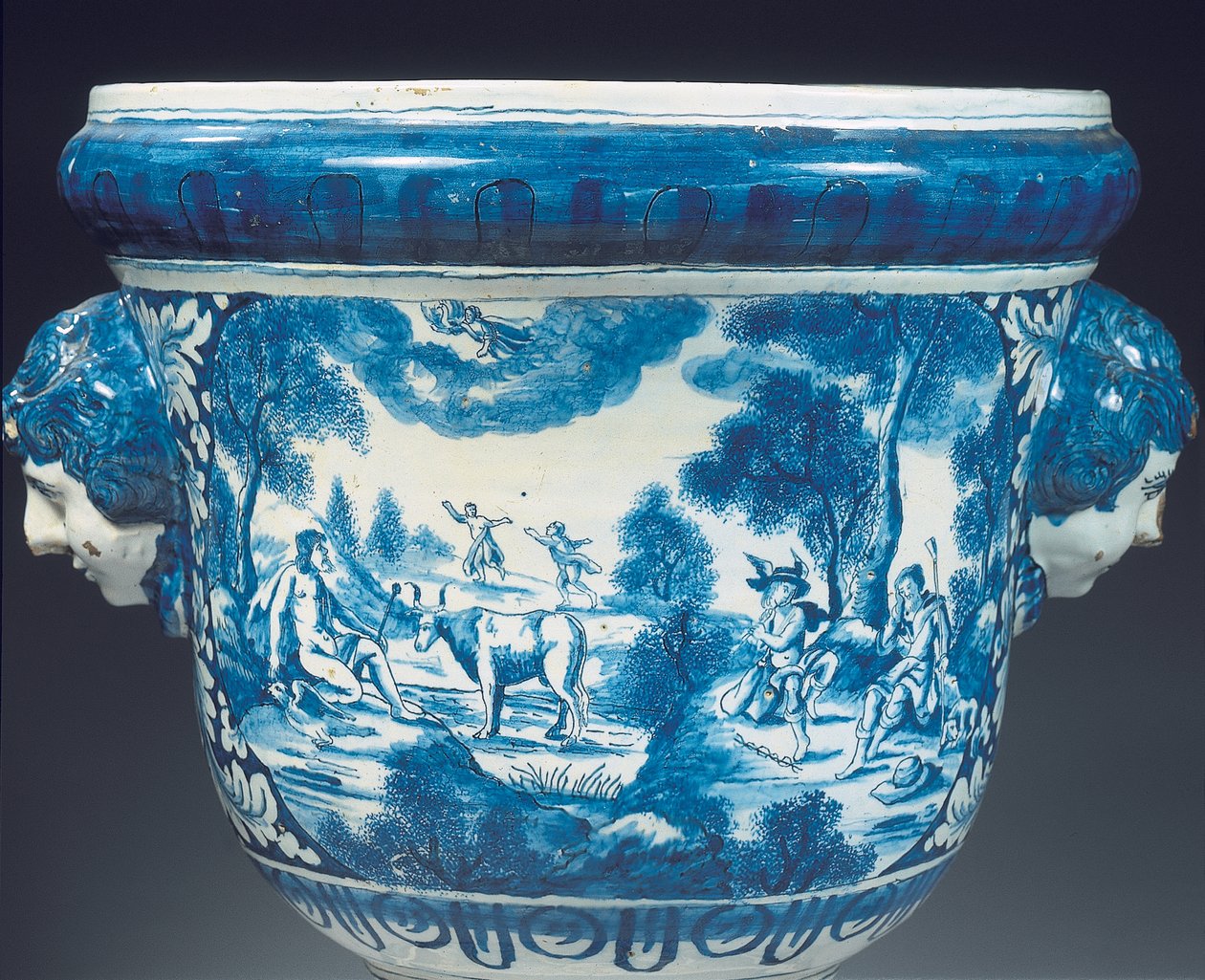 1700年（陶瓷）巴洛克风格的大型代尔夫特蓝色和白色神话花园骨灰盒的背面细节 作者 阿德里安（fl.1868 d.1701）（attr.to）考克斯（Kocks）