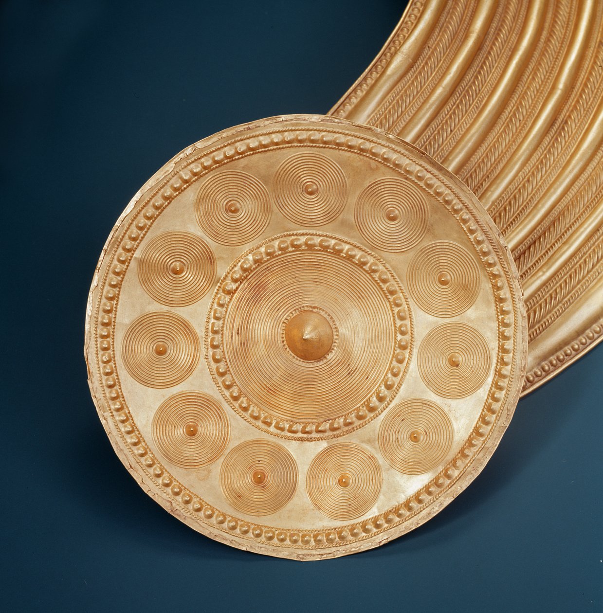 领子，阿德克罗尼，蒂珀雷里郡，青铜时代晚期，公元前800-700年（金）（详细信息）（另请参阅390401） 作者 时代青铜