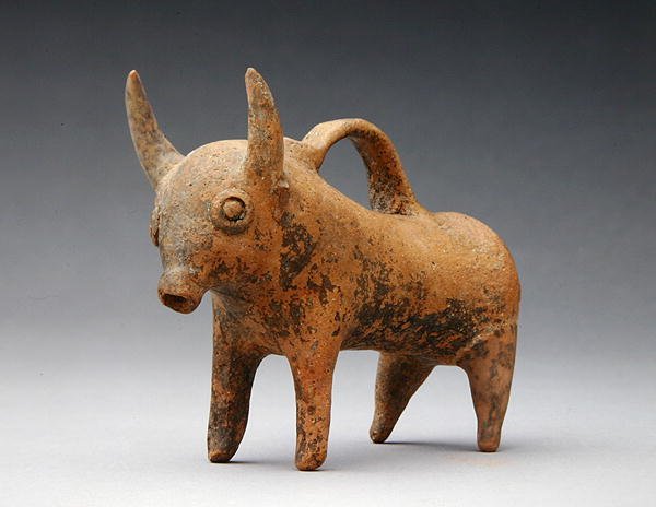 牛形罐，约公元前1575-1400年（陶瓷）。 作者 时代青铜
