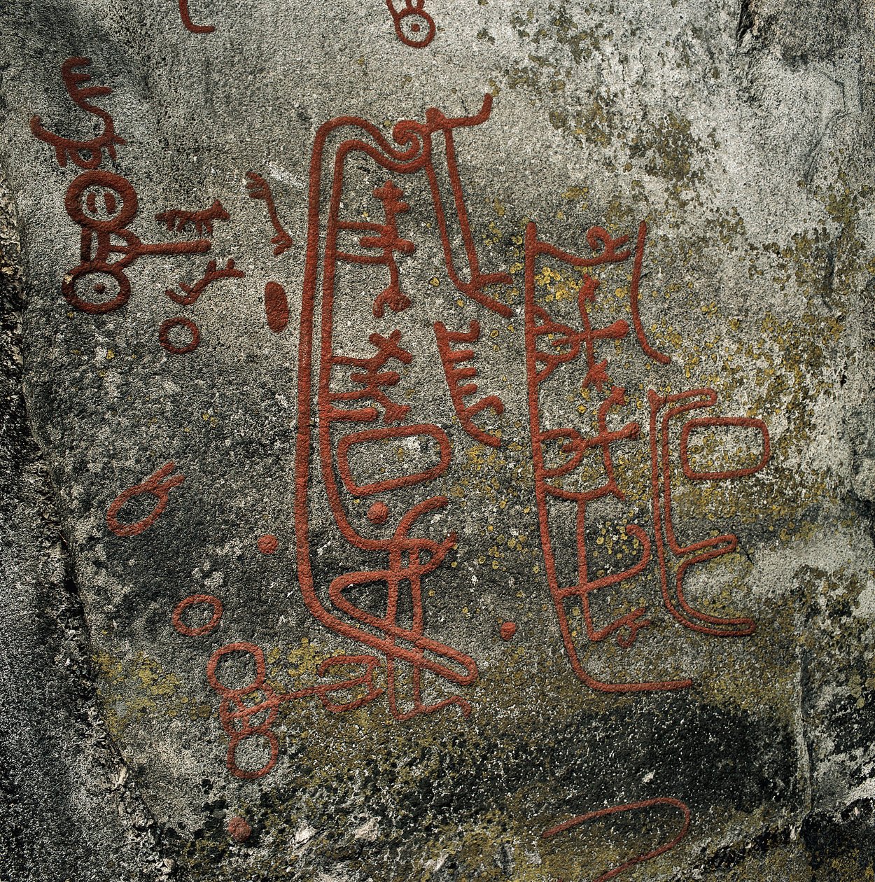 石刻岩画艺术。船（公元前1000年）。 作者 时代青铜