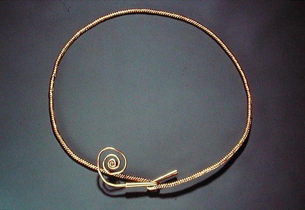 Torc，来自米斯郡塔拉，青铜时代中期 作者 时代青铜