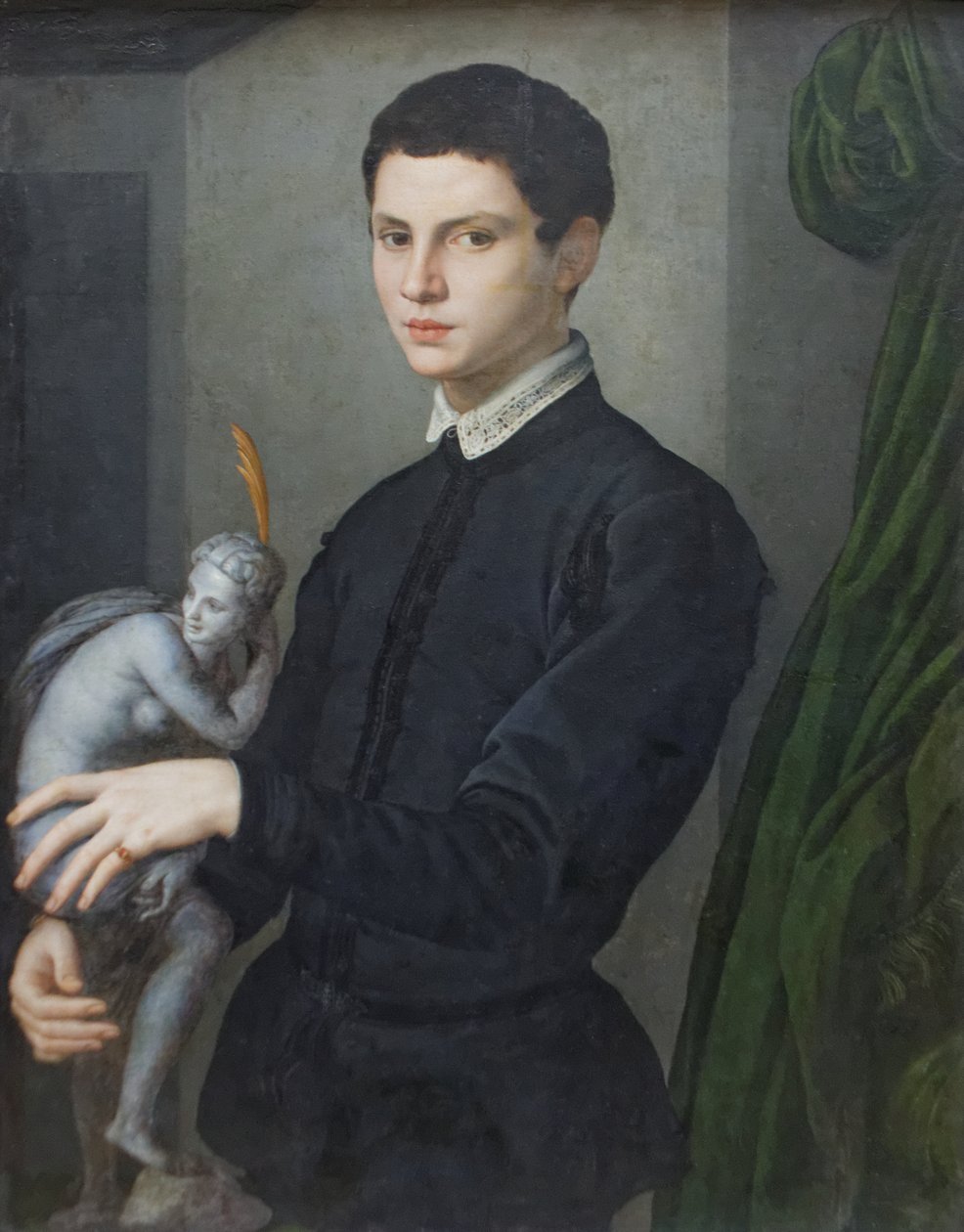 拿着小雕象的一个人的画象 作者 Agnolo Bronzino