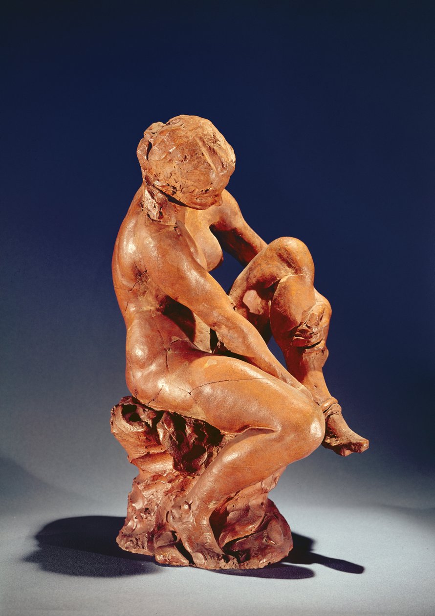女人脱掉她的长筒袜，c.1870（兵马俑） 作者 艾梅·朱尔斯·达卢