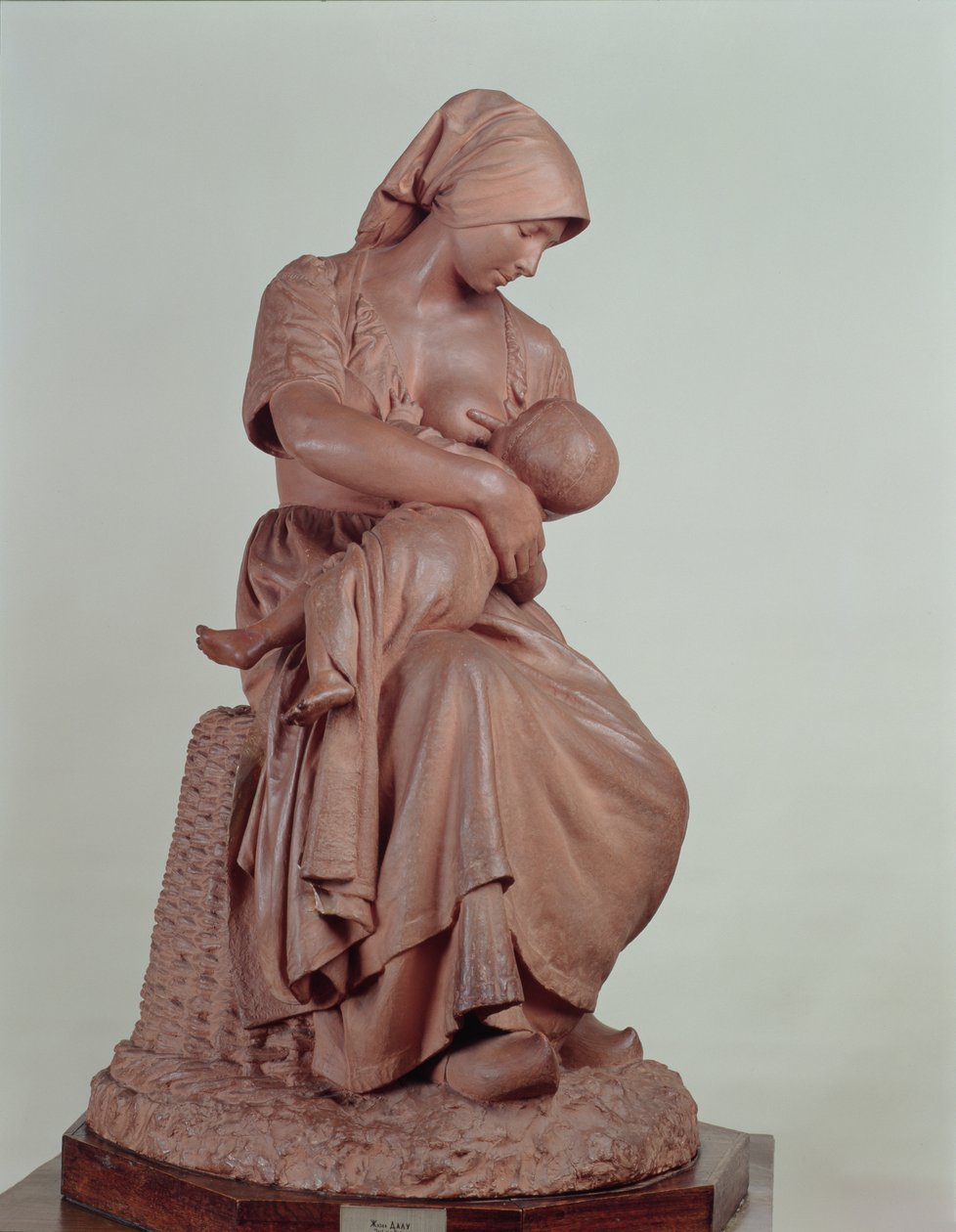 农民妇女护理婴儿，1873年（兵马俑）（详见183878） 作者 艾梅·朱尔斯·达卢