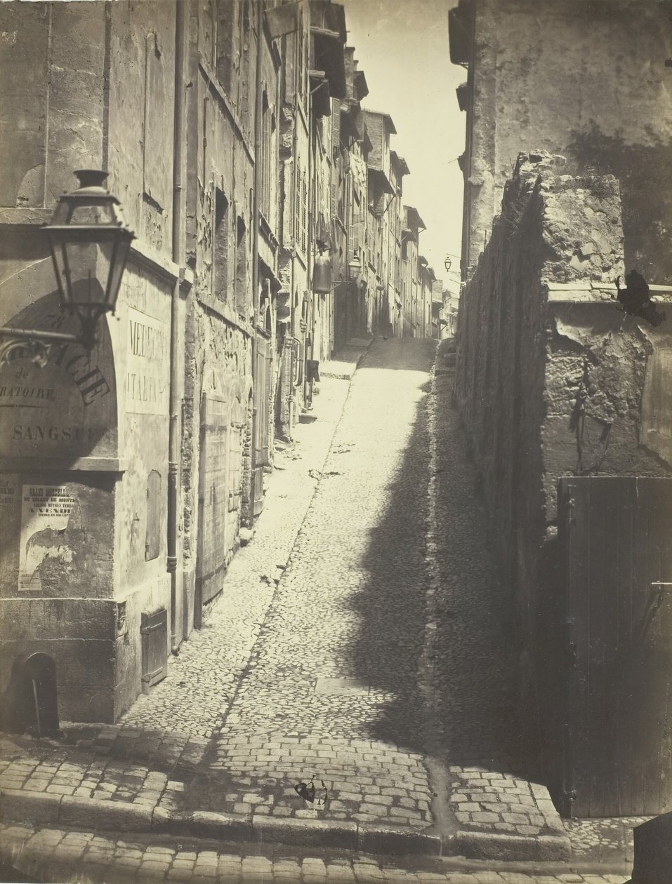 大卡尔梅斯路（Rue des Grands Carmes），从马特街（Rue Ste. Marthe）拍摄的景色，1862年。 作者 阿尔伯特·特里斯